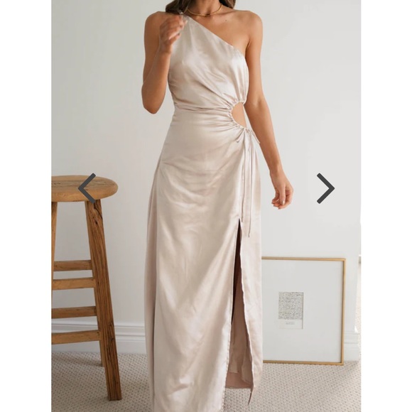 Mura boutique dress - Picture 5 of 6